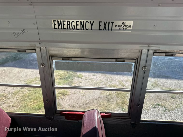 image for item OC9454 2000 International 3800  school bus