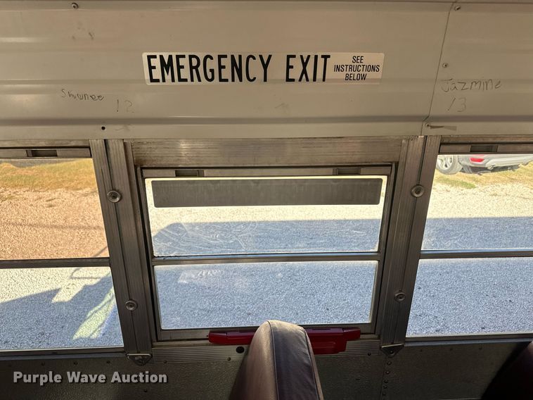 image for item OC9454 2000 International 3800  school bus