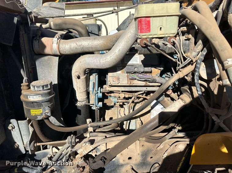 image for item OC9454 2000 International 3800  school bus