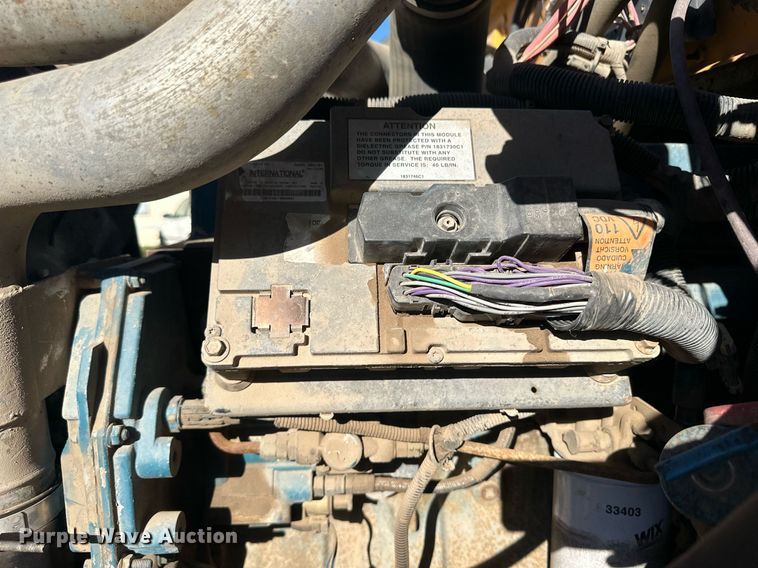 image for item OC9454 2000 International 3800  school bus