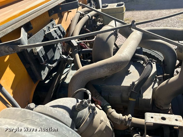 image for item OC9454 2000 International 3800  school bus