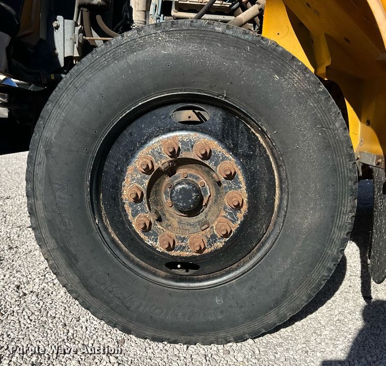 image for item OC9454 2000 International 3800  school bus