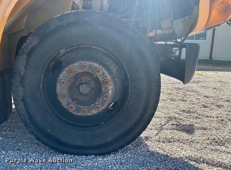 image for item OC9454 2000 International 3800  school bus