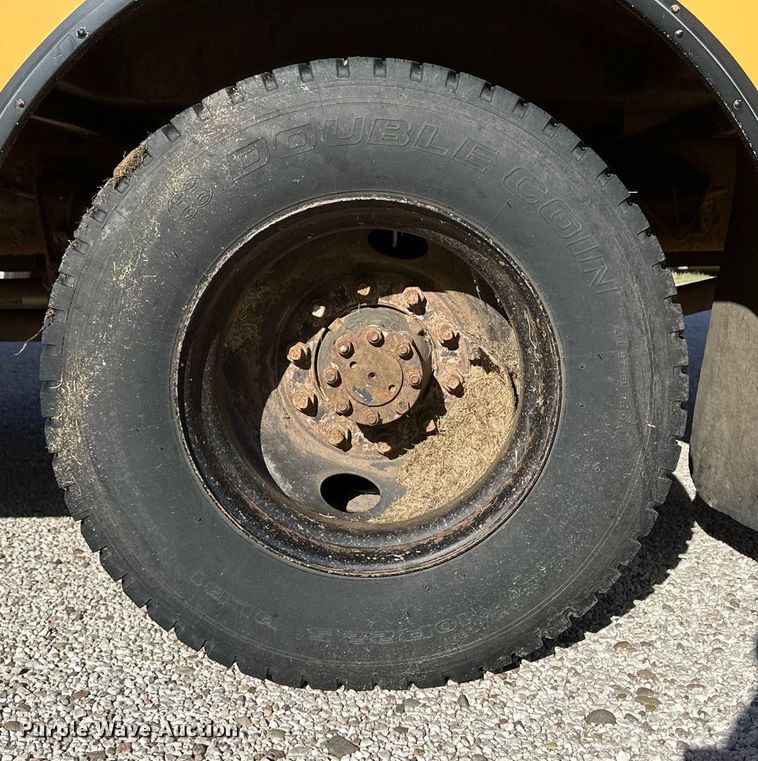 image for item OC9454 2000 International 3800  school bus