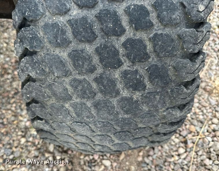 image for item OK9045 1990 Cub Cadet 2182  compact tractor