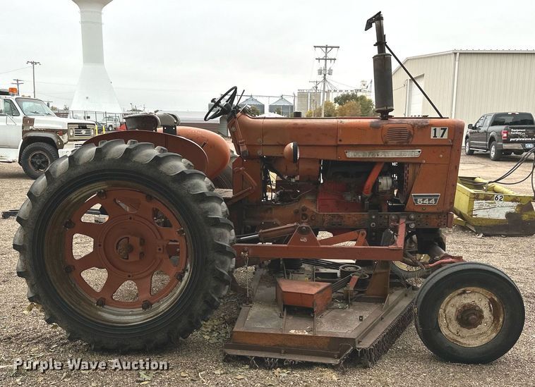 image for item OK9046 1971 International Farmall 544  tractor