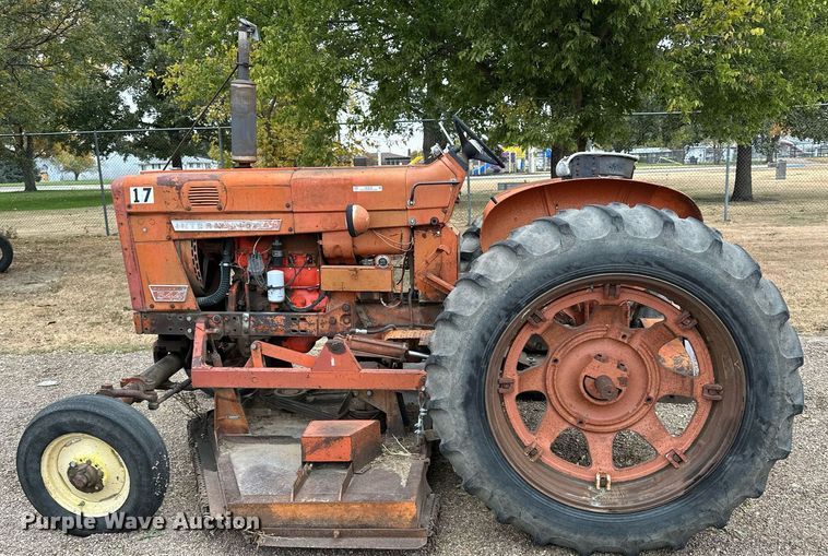 image for item OK9046 1971 International Farmall 544  tractor