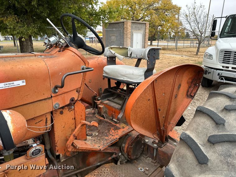 image for item OK9046 1971 International Farmall 544  tractor