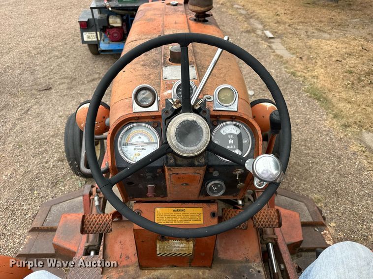 image for item OK9046 1971 International Farmall 544  tractor