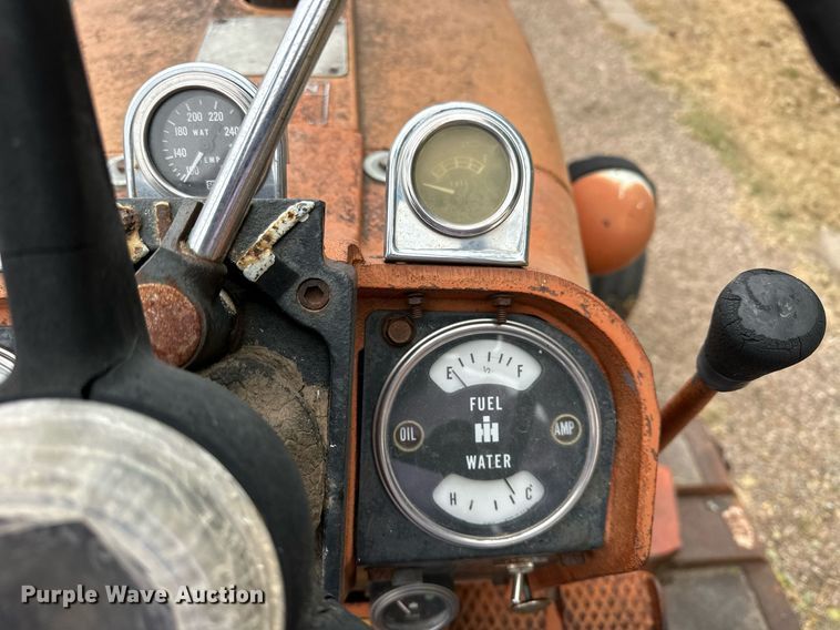 image for item OK9046 1971 International Farmall 544  tractor