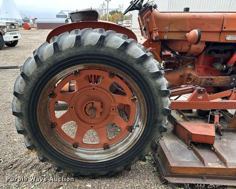 image for item OK9046 1971 International Farmall 544  tractor