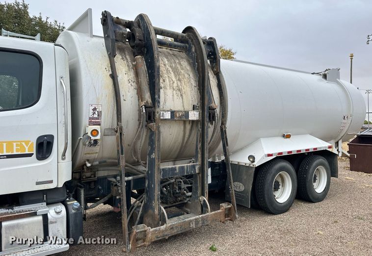 image for item OK9047 2012 Freightliner Business Class M2  refuse truck