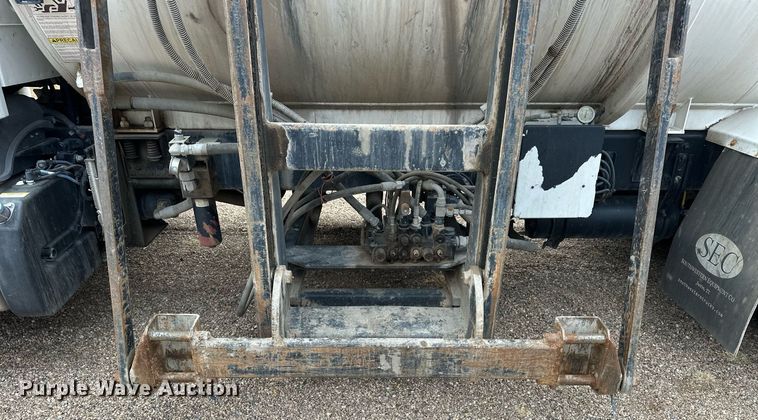 image for item OK9047 2012 Freightliner Business Class M2  refuse truck