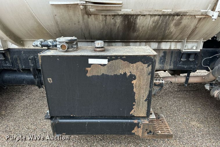 image for item OK9047 2012 Freightliner Business Class M2  refuse truck