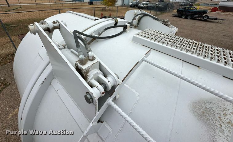 image for item OK9047 2012 Freightliner Business Class M2  refuse truck