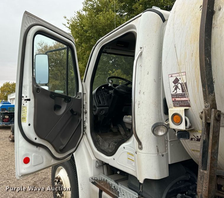 image for item OK9047 2012 Freightliner Business Class M2  refuse truck