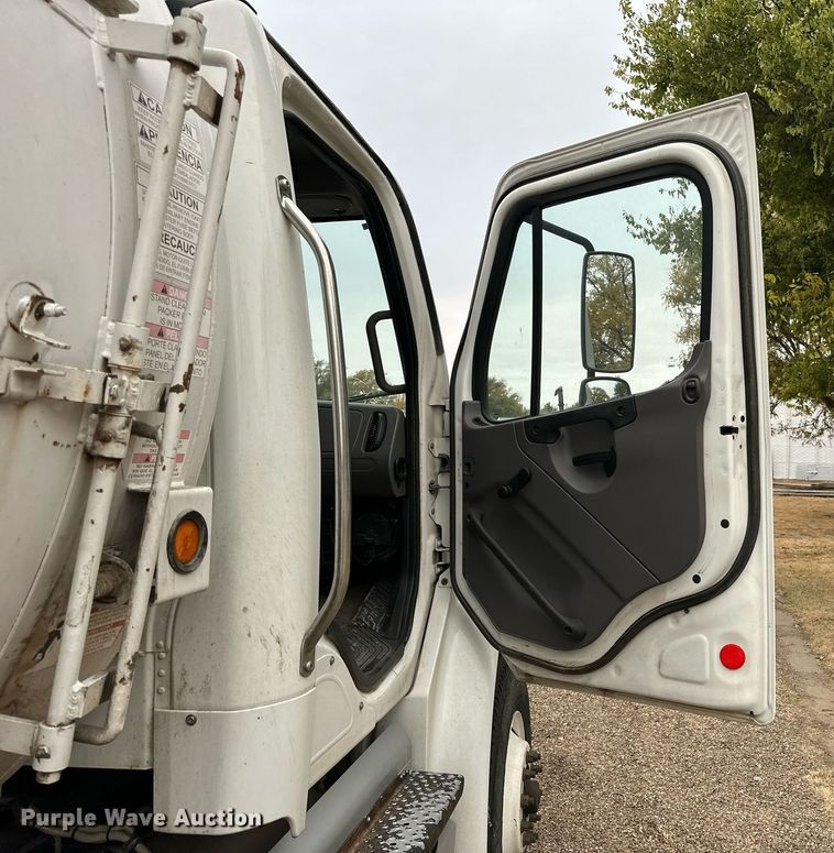 image for item OK9047 2012 Freightliner Business Class M2  refuse truck