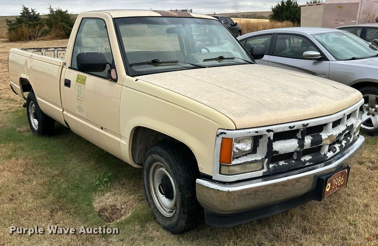 image for item OK9062 1988 Chevrolet C2500  pickup truck