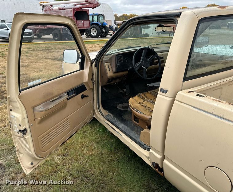 image for item OK9062 1988 Chevrolet C2500  pickup truck