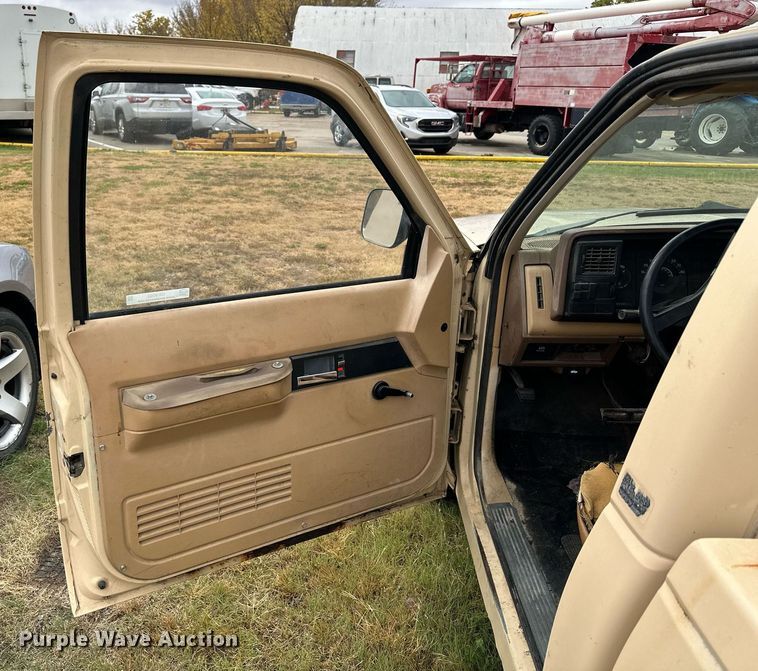 image for item OK9062 1988 Chevrolet C2500  pickup truck