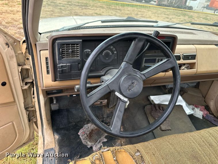 image for item OK9062 1988 Chevrolet C2500  pickup truck