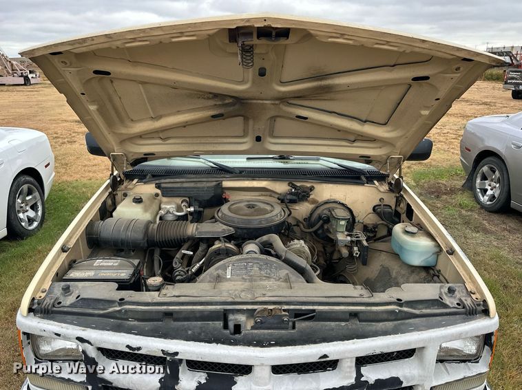 image for item OK9062 1988 Chevrolet C2500  pickup truck