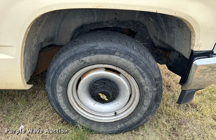 image for item OK9062 1988 Chevrolet C2500  pickup truck