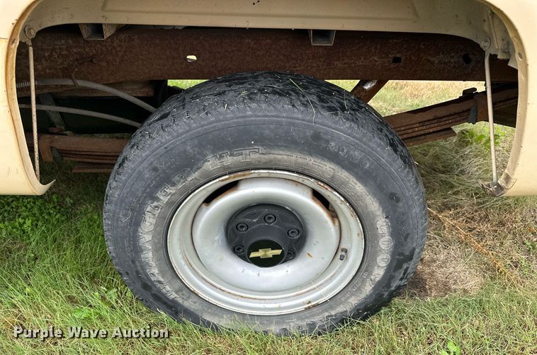 image for item OK9062 1988 Chevrolet C2500  pickup truck