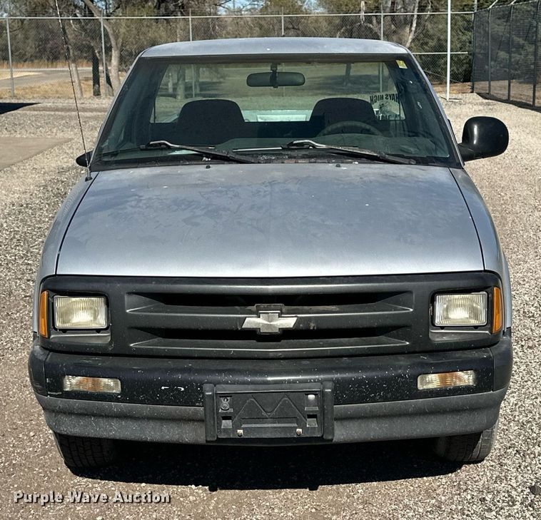 image for item OK9128 1996 Chevrolet S10  pickup truck