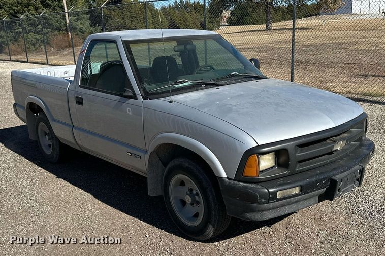 image for item OK9128 1996 Chevrolet S10  pickup truck
