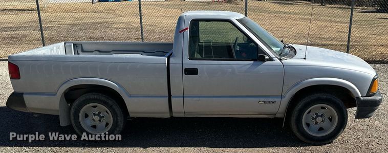 image for item OK9128 1996 Chevrolet S10  pickup truck