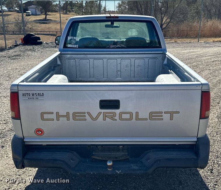 image for item OK9128 1996 Chevrolet S10  pickup truck