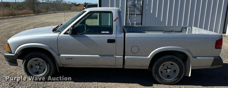 image for item OK9128 1996 Chevrolet S10  pickup truck