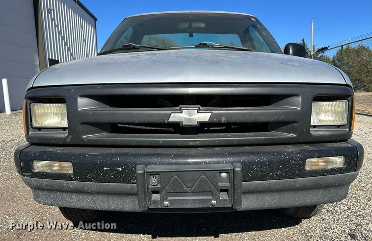 image for item OK9128 1996 Chevrolet S10  pickup truck