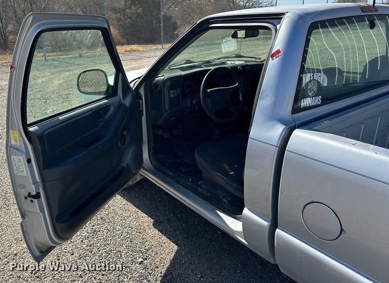 image for item OK9128 1996 Chevrolet S10  pickup truck