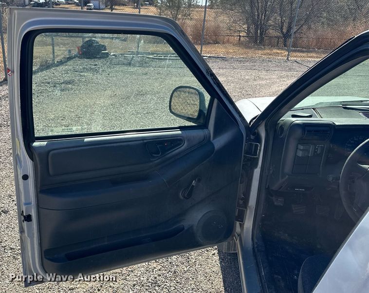 image for item OK9128 1996 Chevrolet S10  pickup truck