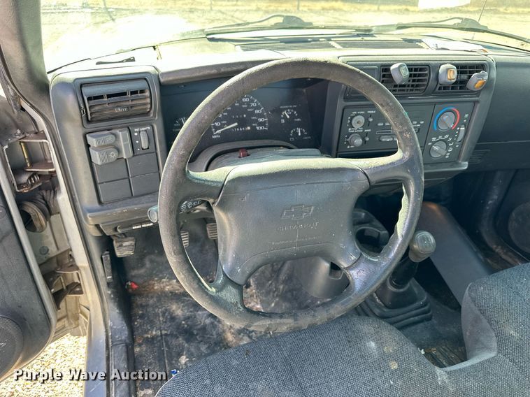 image for item OK9128 1996 Chevrolet S10  pickup truck