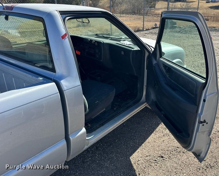 image for item OK9128 1996 Chevrolet S10  pickup truck