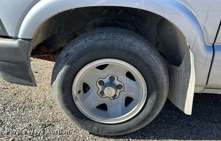 image for item OK9128 1996 Chevrolet S10  pickup truck