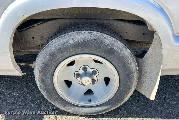 image for item OK9128 1996 Chevrolet S10  pickup truck