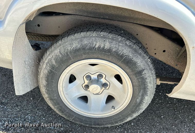 image for item OK9128 1996 Chevrolet S10  pickup truck