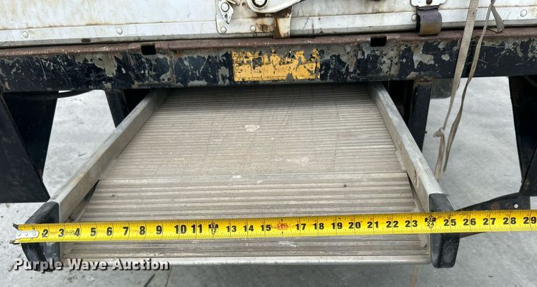 image for item DJ6336 2016 Peterbilt 330  box truck