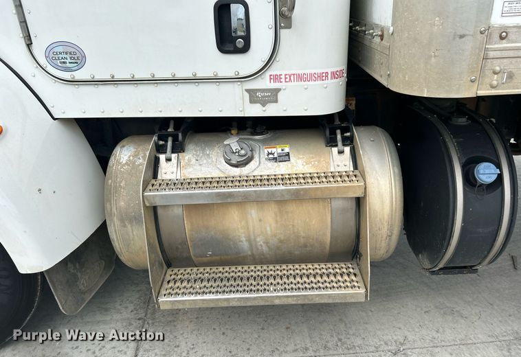 image for item DJ6336 2016 Peterbilt 330  box truck