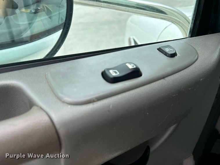 image for item DJ6336 2016 Peterbilt 330  box truck