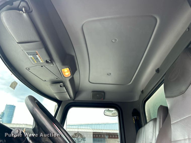 image for item DJ6336 2016 Peterbilt 330  box truck