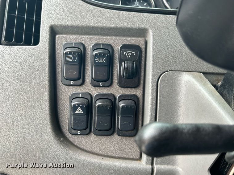 image for item DJ6336 2016 Peterbilt 330  box truck