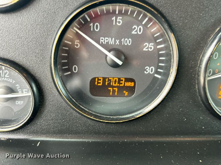 image for item DJ6336 2016 Peterbilt 330  box truck