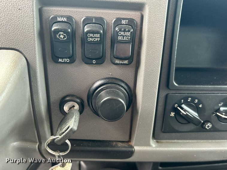 image for item DJ6336 2016 Peterbilt 330  box truck