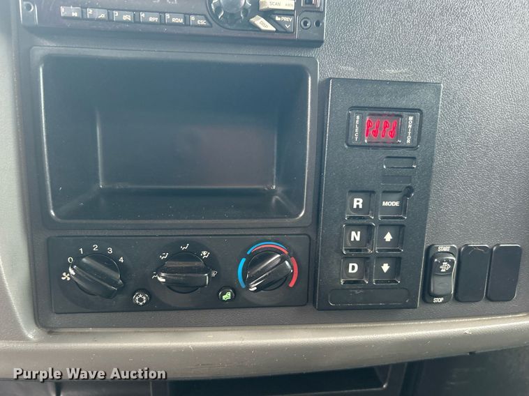 image for item DJ6336 2016 Peterbilt 330  box truck