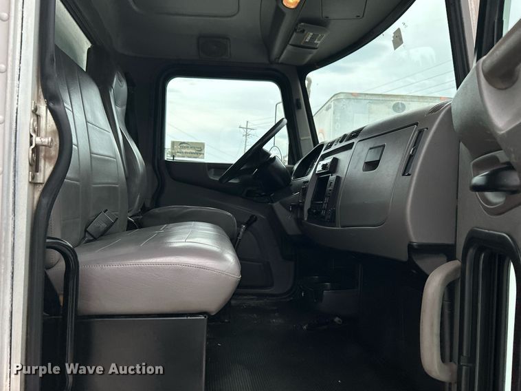 image for item DJ6336 2016 Peterbilt 330  box truck